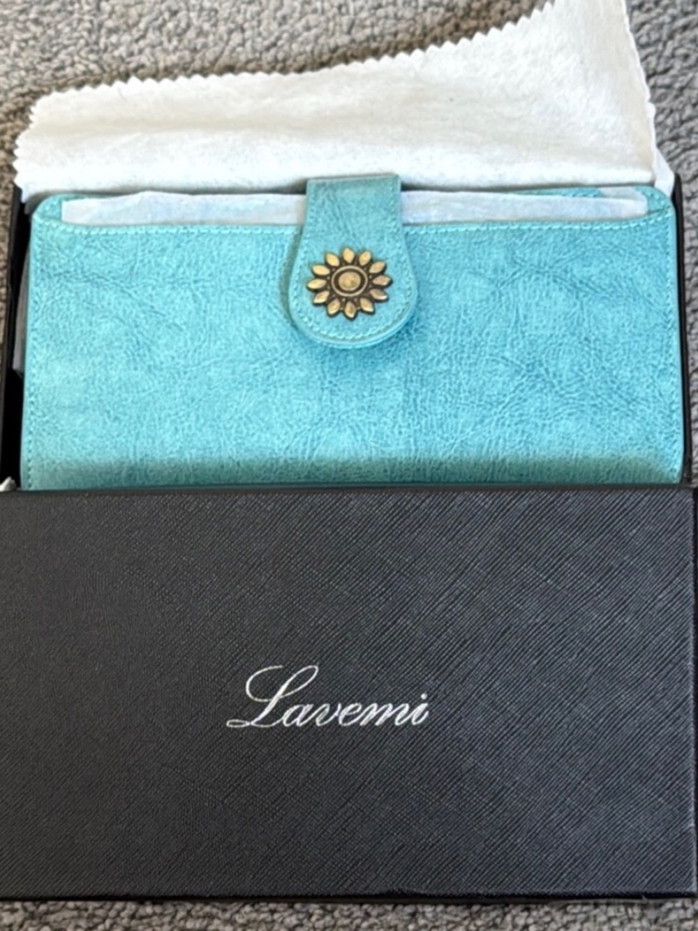 Leather Wristlet/Wallet/Clutch. Lavemi 8”x5.5”x1.5”. RFID ID/card slots galore!